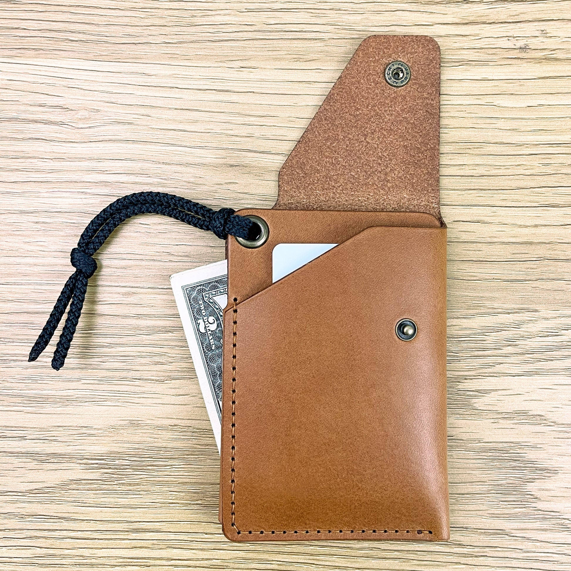 OCEANUS leather card wallet with card partially pulled out